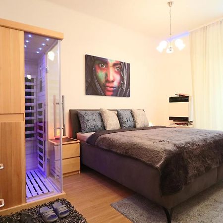 Apartment Relax Strasnice: With Private Infra-Sauna ! Prag Exterior foto