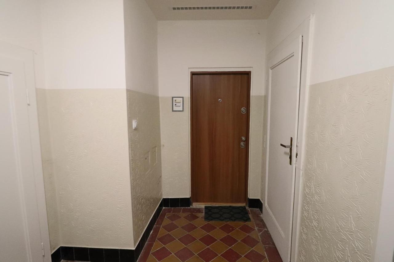 Apartment Relax Strasnice: With Private Infra-Sauna ! Prag Exterior foto